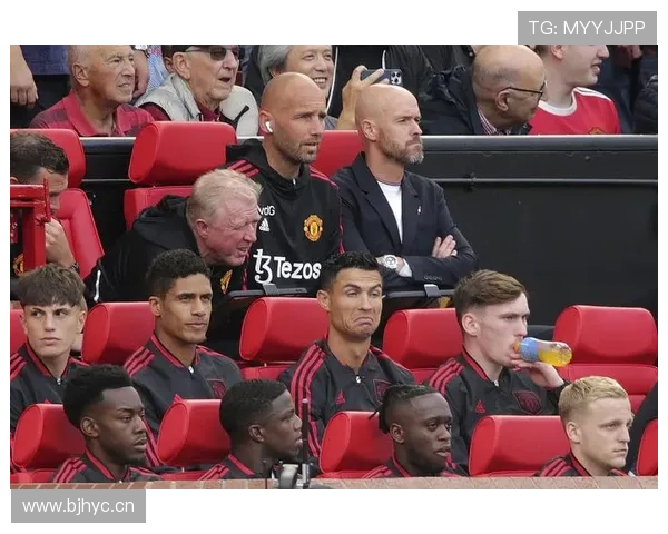 足球替补席:本赛季各队替补球员表现稳健,轮换深度成争冠关键因素 足球替补席:本赛季各队替补球员表现稳健,轮换深度成争冠关键因素