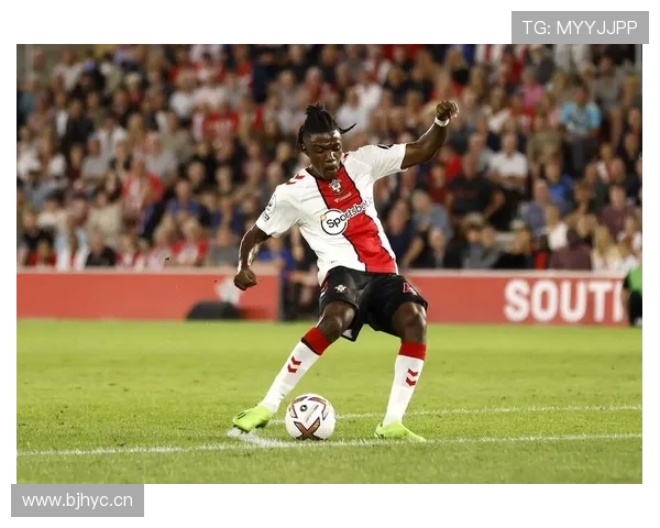 罗密欧·拉维亚本赛季在英超表现稳健,防守数据持续提升 罗密欧·拉维亚本赛季在英超表现稳健,防守数据持续提升